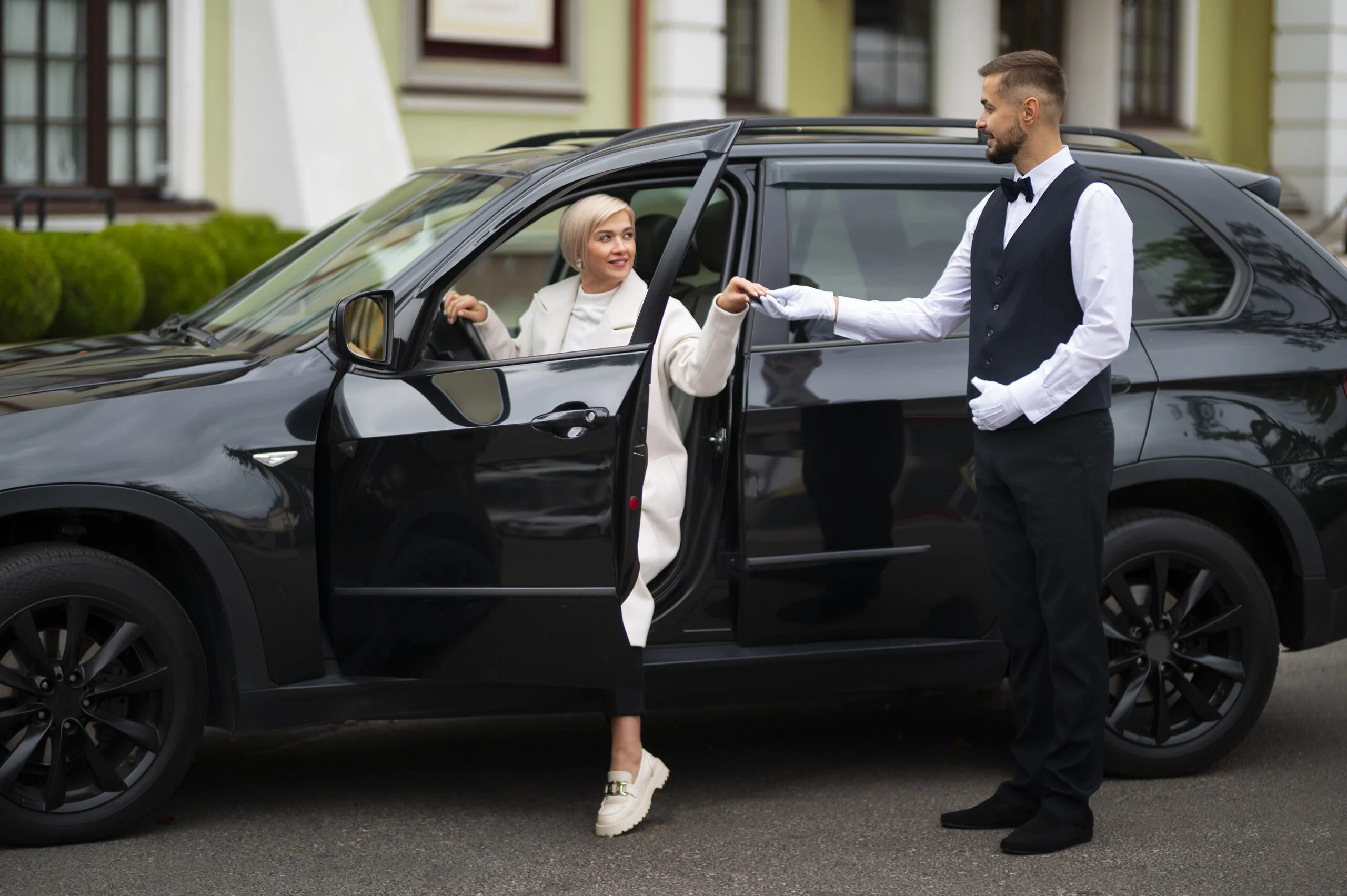 Hourly limo service with professional driver in the Hamptons